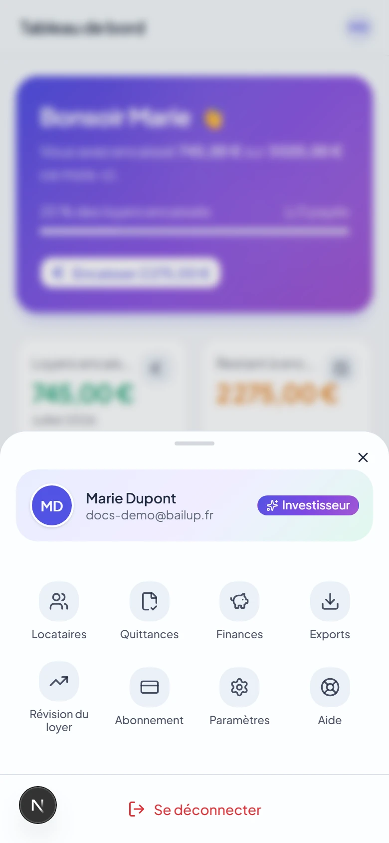 Panneau Plus de Bailup sur mobile listant les sections secondaires, le profil et le bouton Se déconnecter